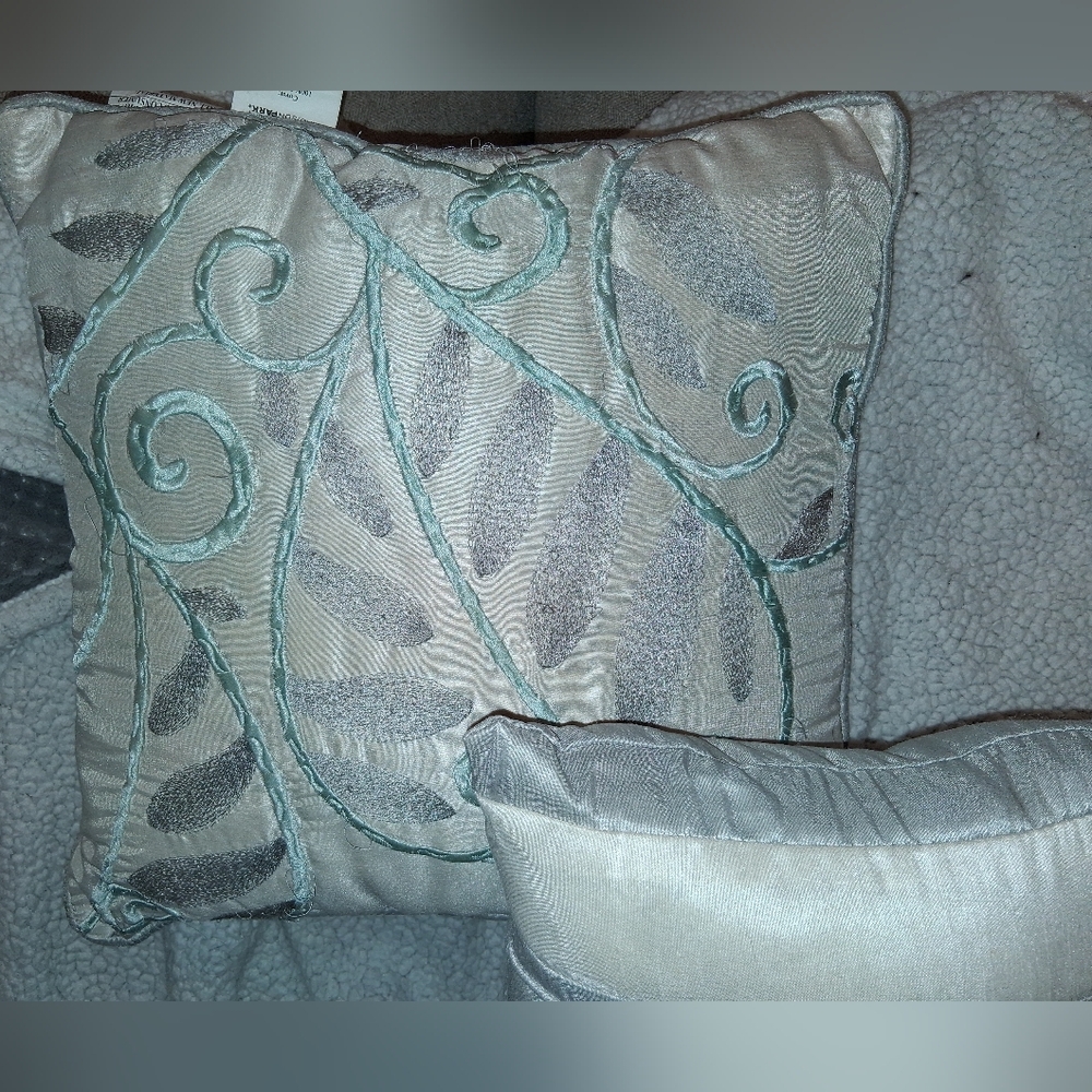 2pc Throw Pillow Set - Picture 4 of 5